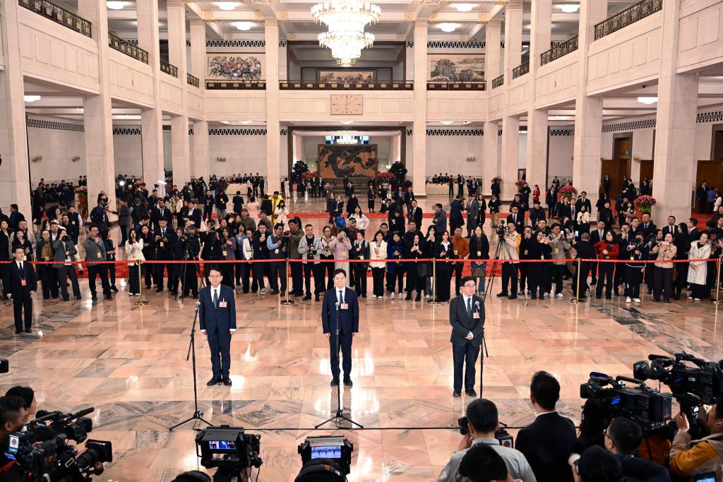 两会·政协开幕丨全国政协十四届四次会议首场“委员通道”集体采访活动举行