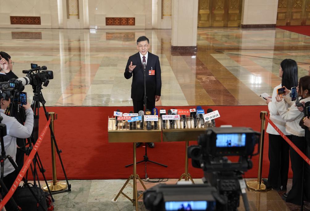 十四届全国人大四次会议首场“部长通道”集中采访活动举行