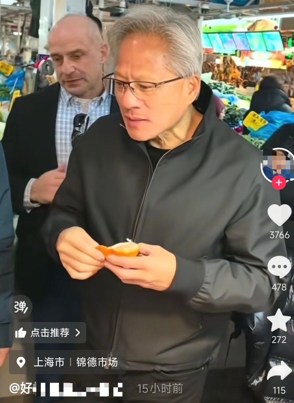 黄仁勋低调现身上海菜场，消费后派发600元红包