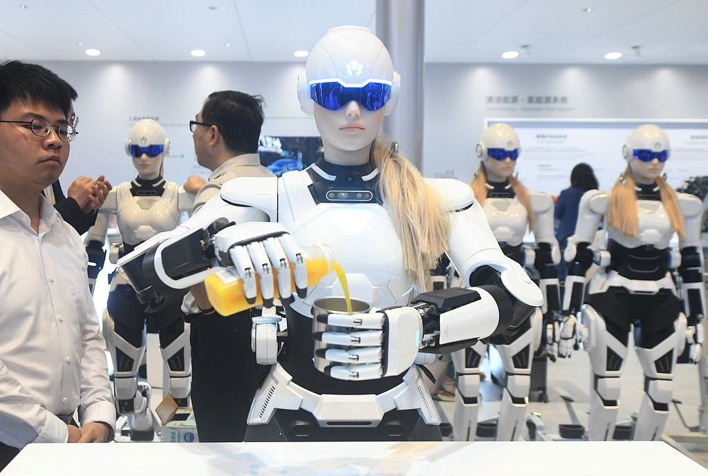 北京车展透露汽车产业新风向，全球汽车与机器人企业加速融合释放商业潜力